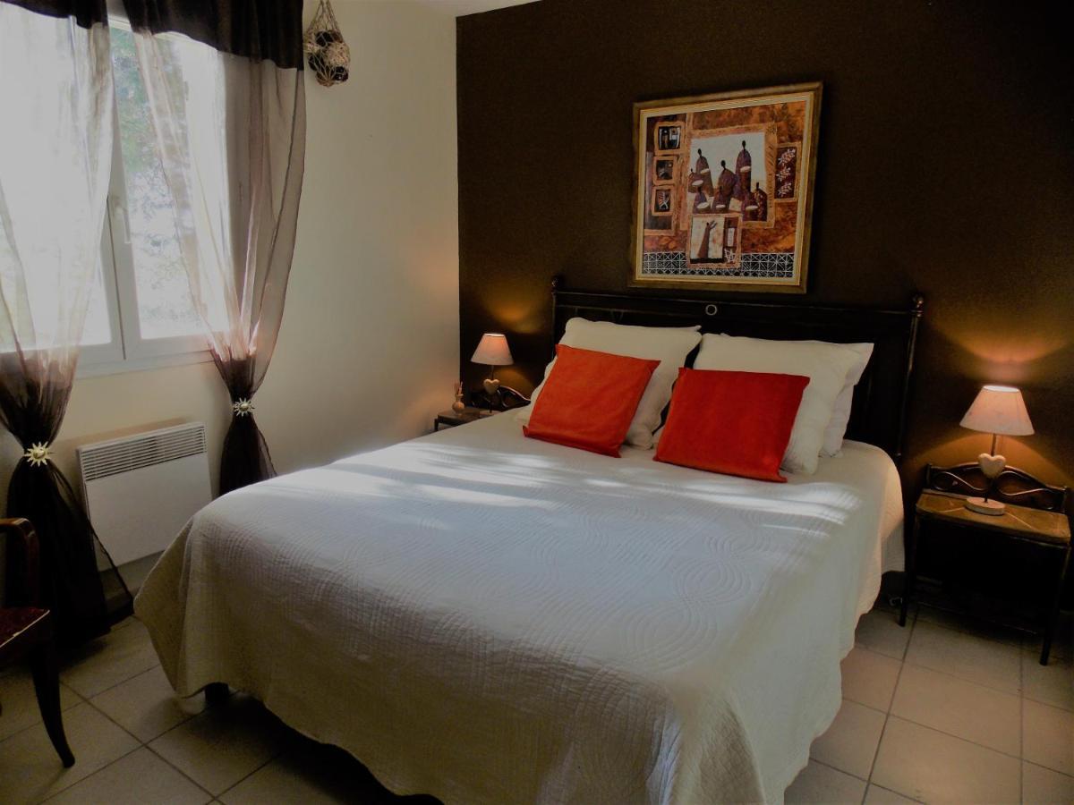 Bed and Breakfast Les Coronilles Бокер Экстерьер фото
